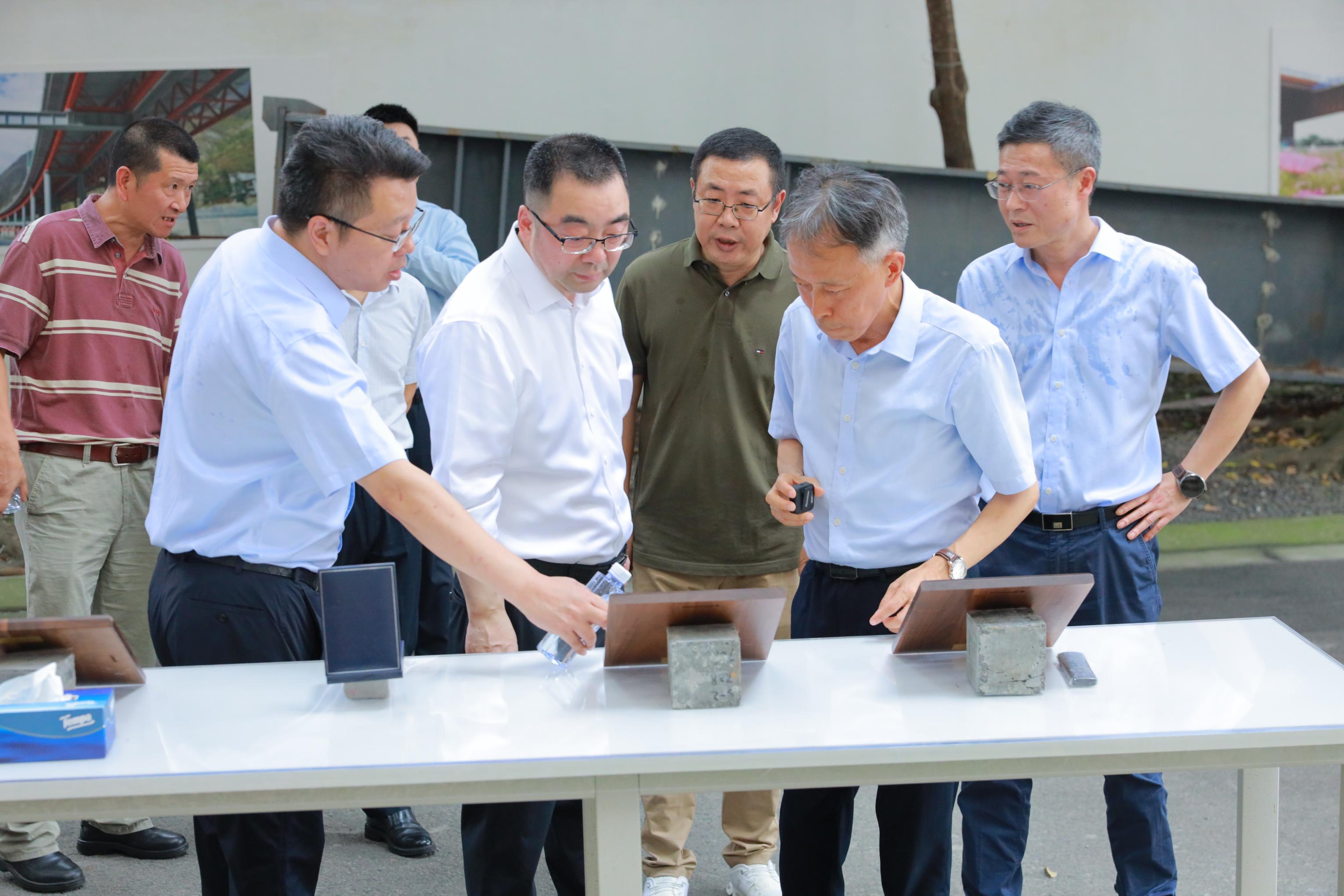 1754529656812033110.jpg 941A8106(1).jpg